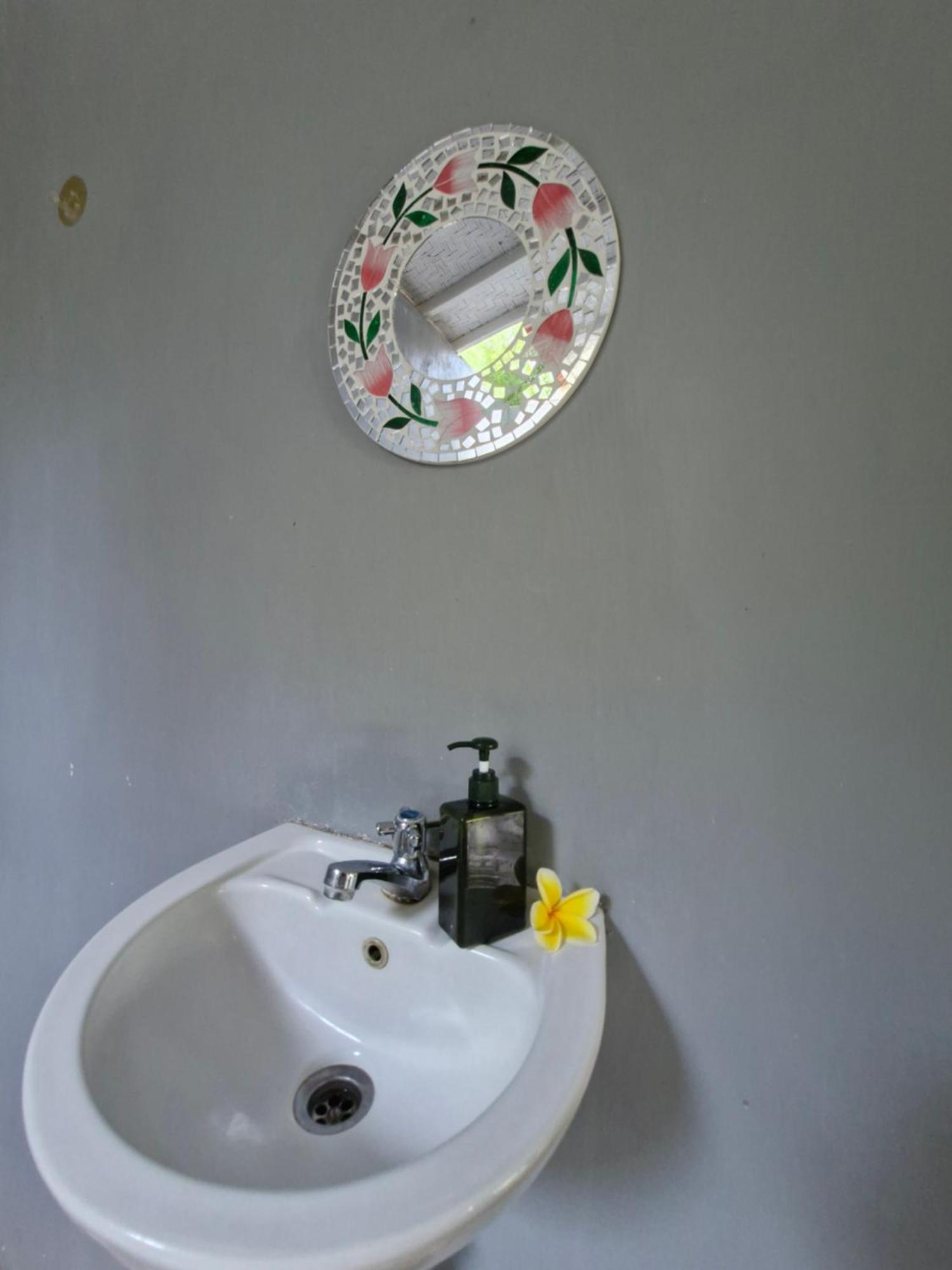 The Layar Homestay Batununggul Luaran gambar